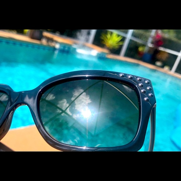 Michael Kors Banff Sunglasses in Black with Brown Gradient Polarized Lens - Picture 8 of 15